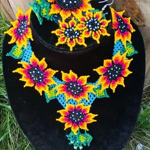 collar  aretes y pulsera set hecho a mano